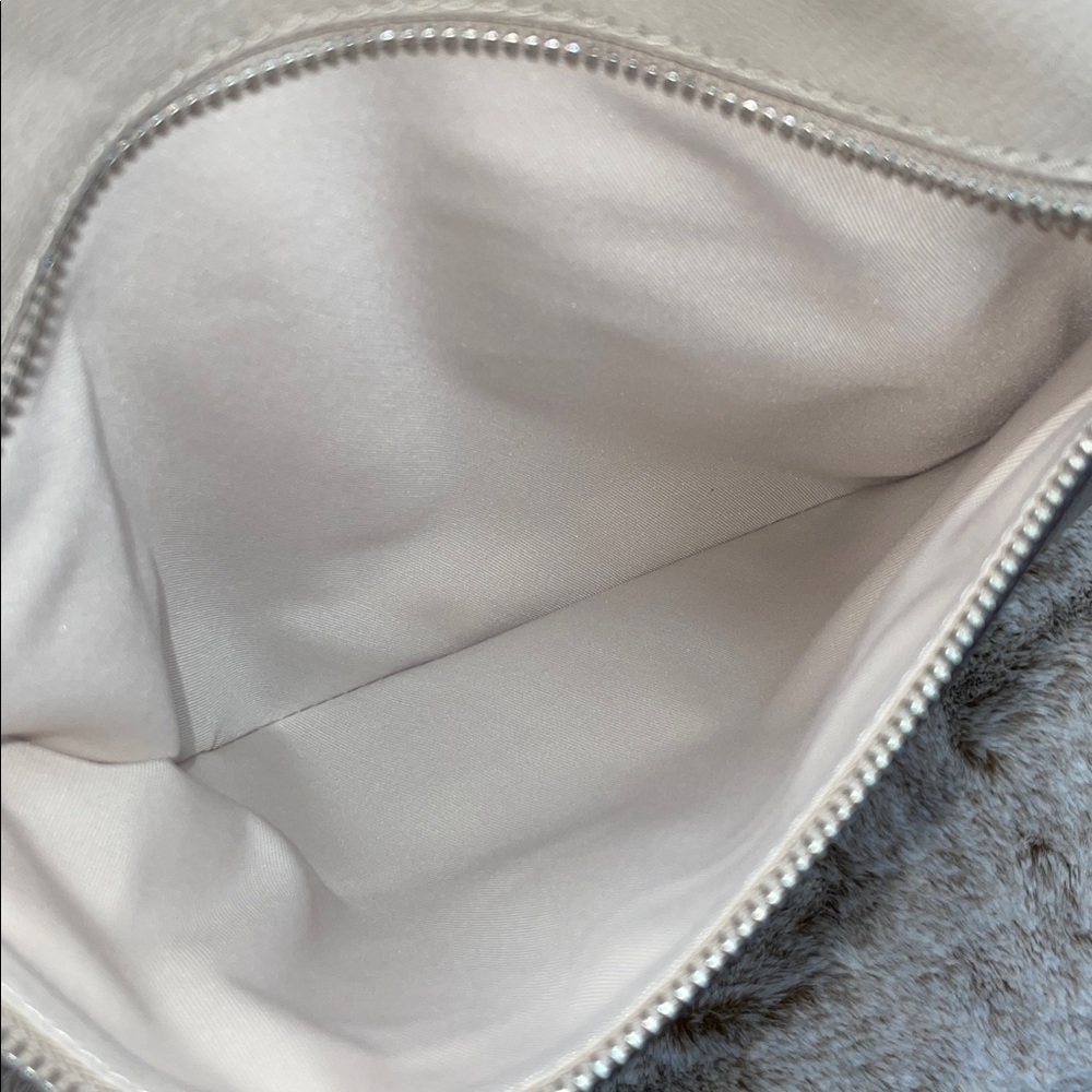 Michael Kors ‘Addie’ Large Leather Shoulder Bag - Picture 11 of 16